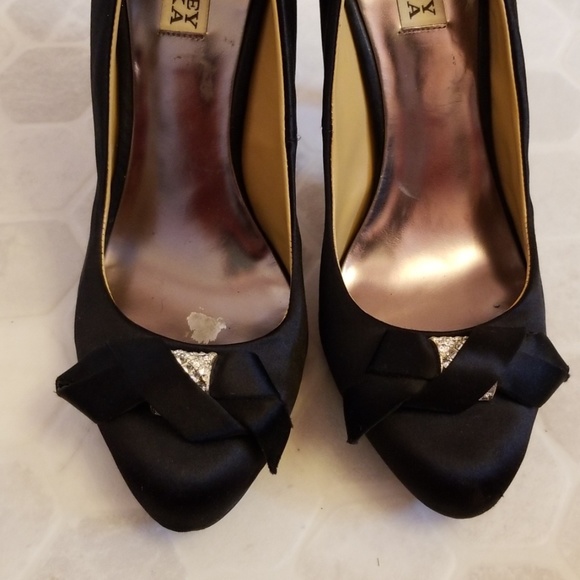 Badgley Mischka black stilettos w/ bow - Picture 6 of 7